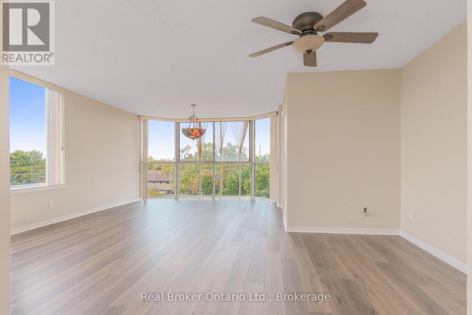 502 - 880 Dundas Street W, Mississauga, Ontario L5C 4H3 - Photo 5 - W12882150