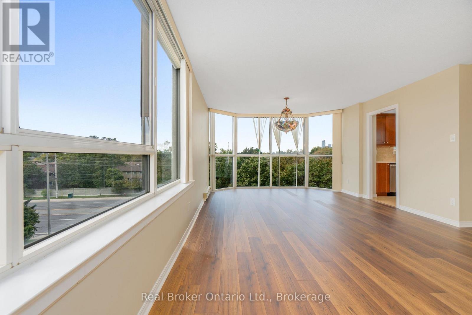 502 - 880 Dundas Street W, Mississauga, Ontario L5C 4H3 - Photo 7 - W12882150