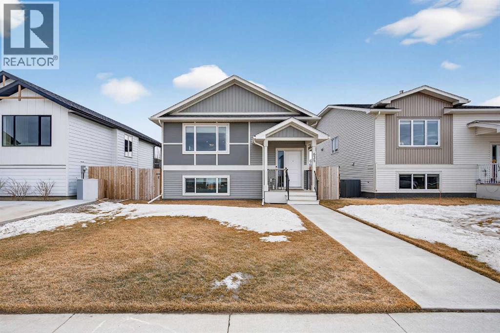635 Parkside Green, Coaldale, Alberta