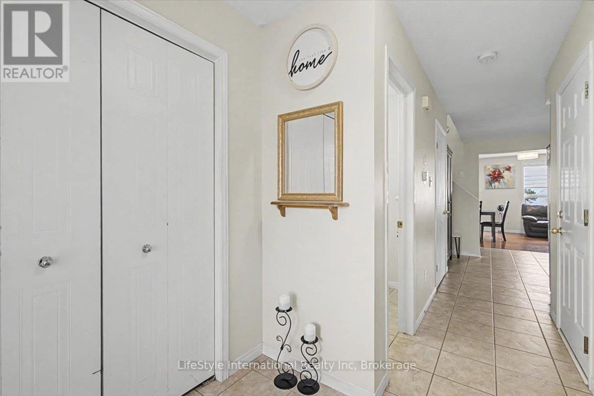 56 Raspberry Lane, Guelph (Grange Road), Ontario  N1E 7H5 - Photo 6 - X12882166