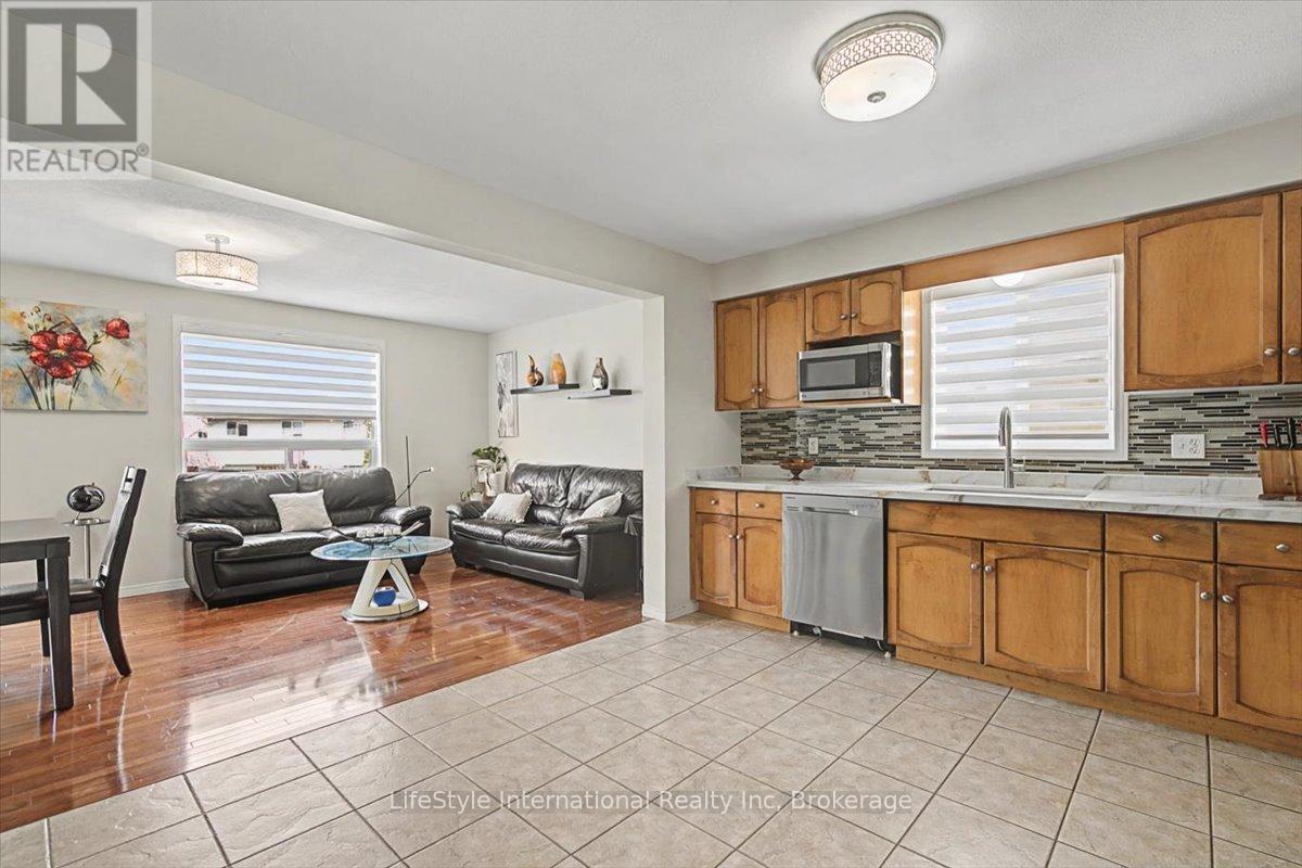 56 Raspberry Lane, Guelph (Grange Road), Ontario  N1E 7H5 - Photo 8 - X12882166