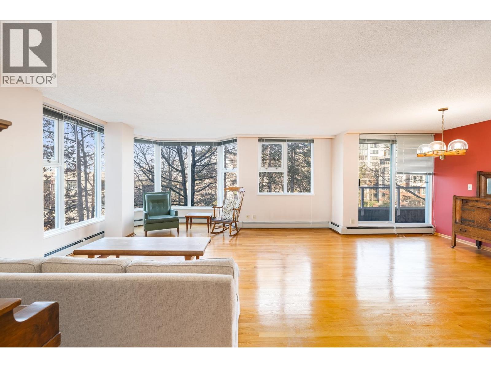 404 522 MOBERLY ROAD, Vancouver, British Columbia