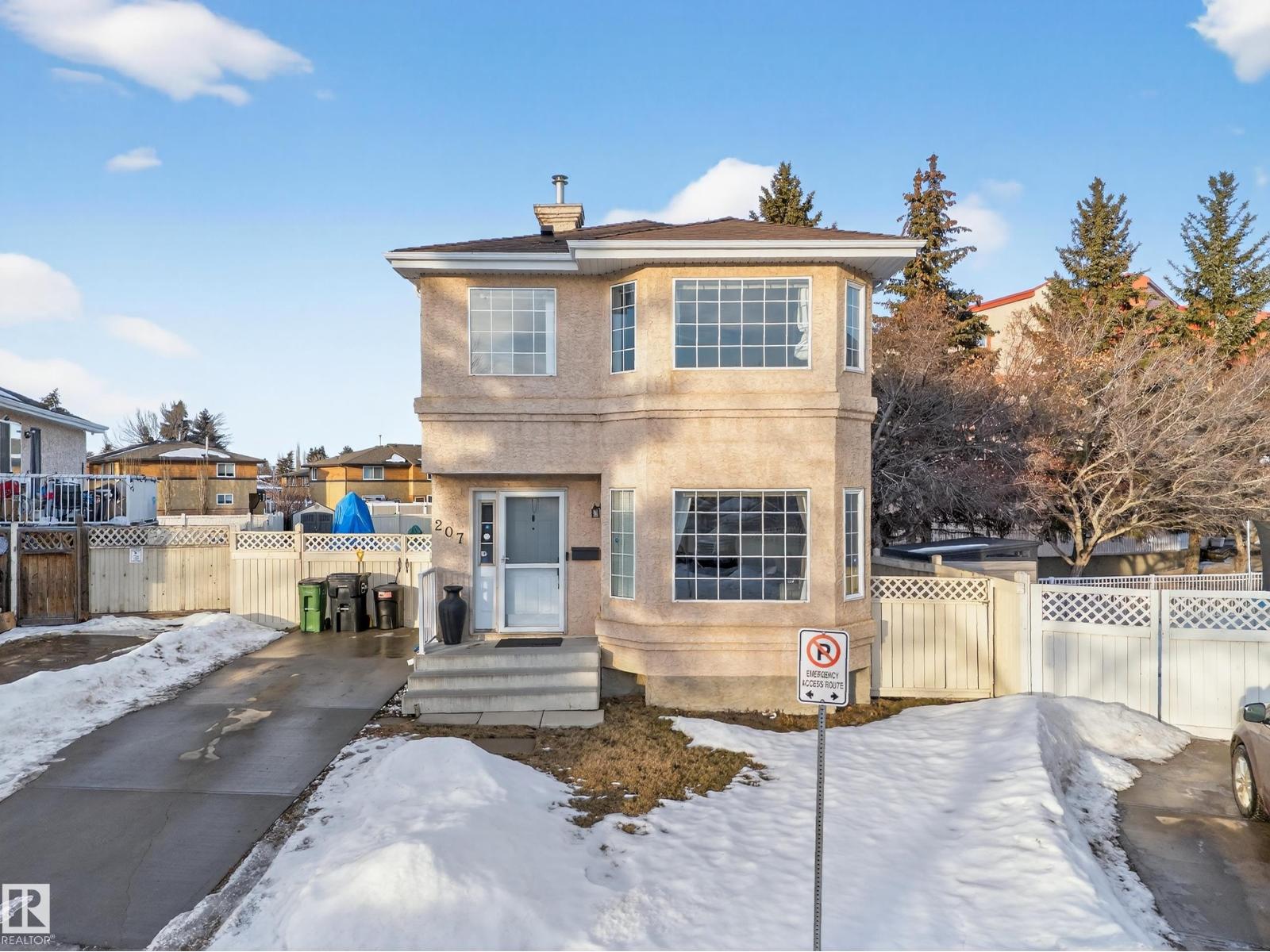 207 River Pt Nw, Edmonton, Alberta  T5A 4Z4 - Photo 2 - E4477444