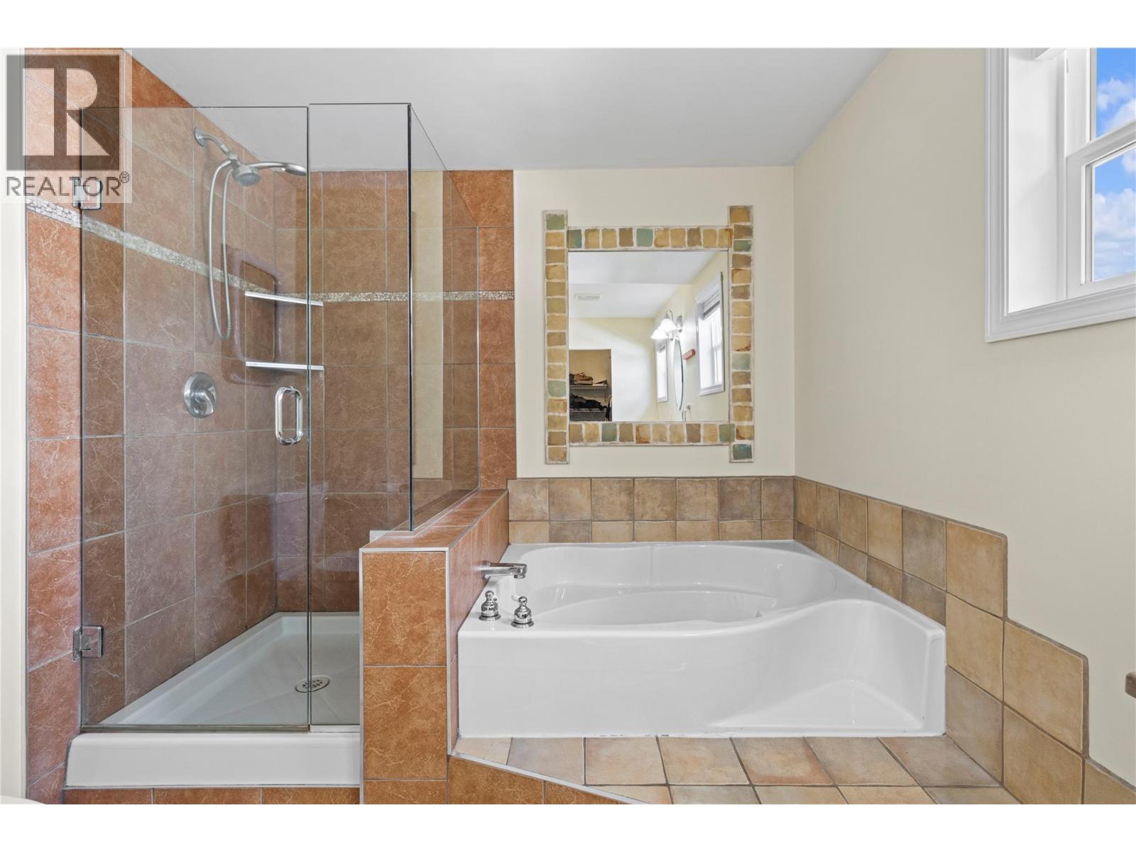 2500 4th Avenue Se, Salmon Arm, British Columbia  V1E 1K7 - Photo 29 - 10378531