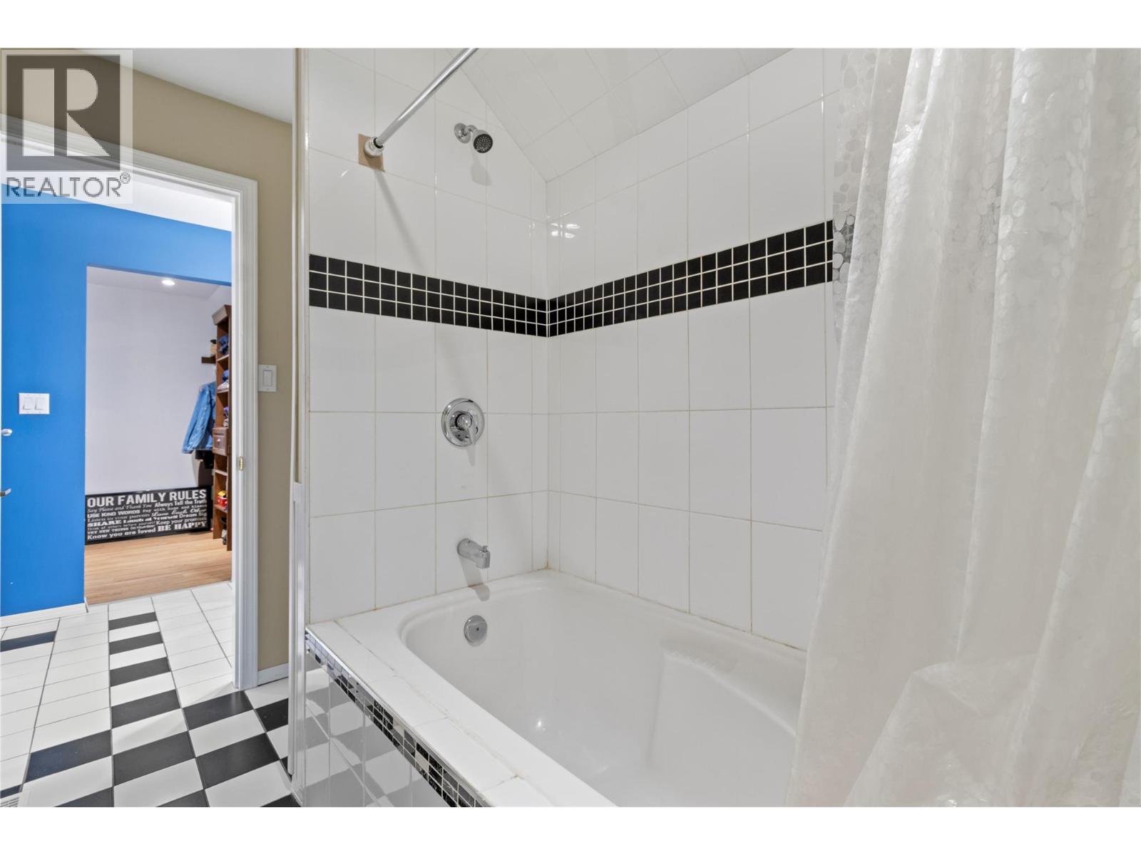 2500 4th Avenue Se, Salmon Arm, British Columbia  V1E 1K7 - Photo 43 - 10378531