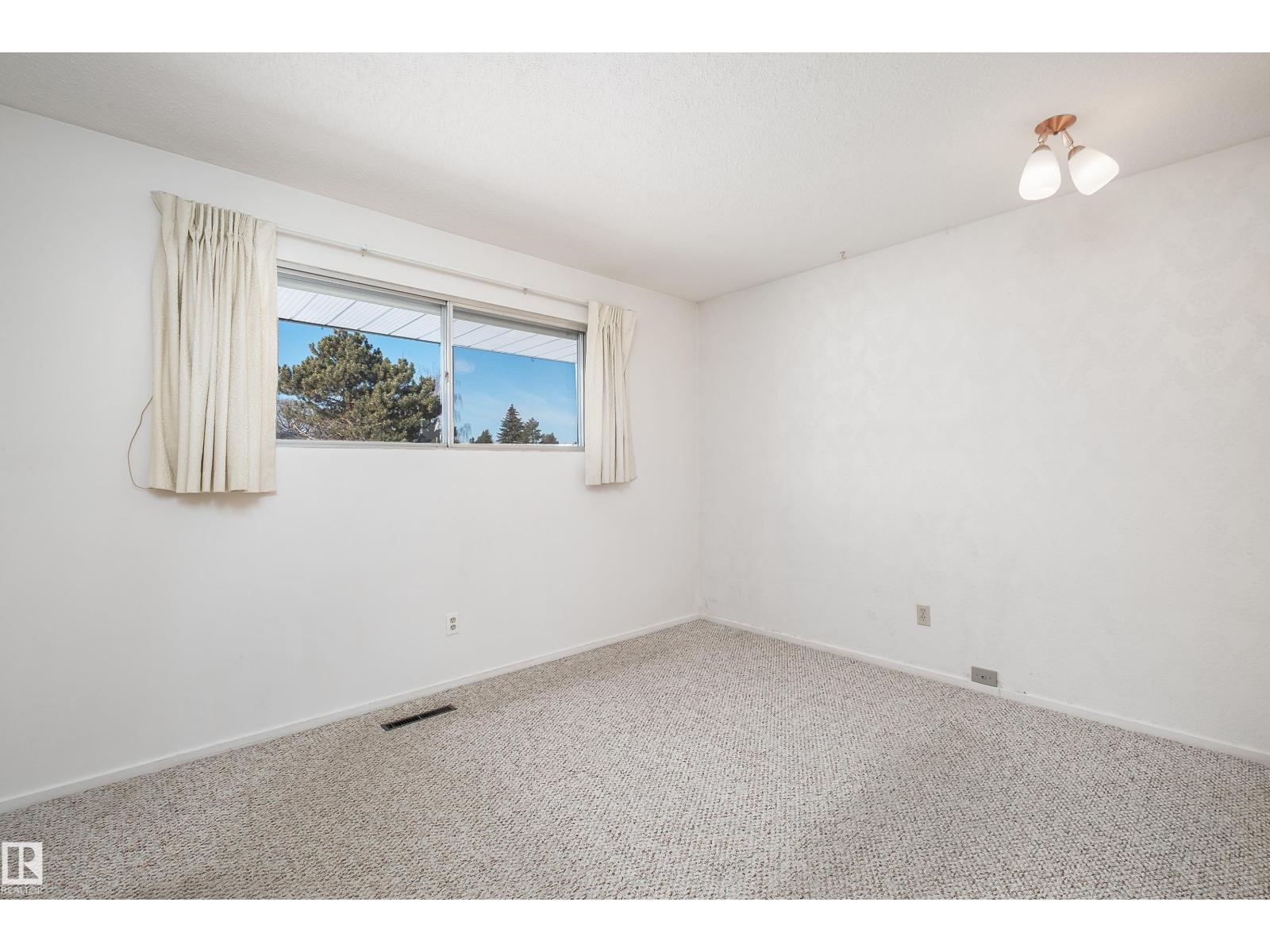 9251 69a St Nw, Edmonton, Alberta  T6B 1W1 - Photo 28 - E4477451