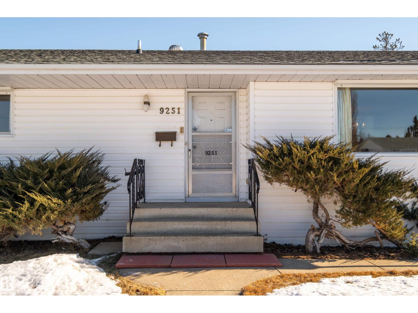 9251 69a St Nw, Edmonton, Alberta  T6B 1W1 - Photo 11 - E4477451