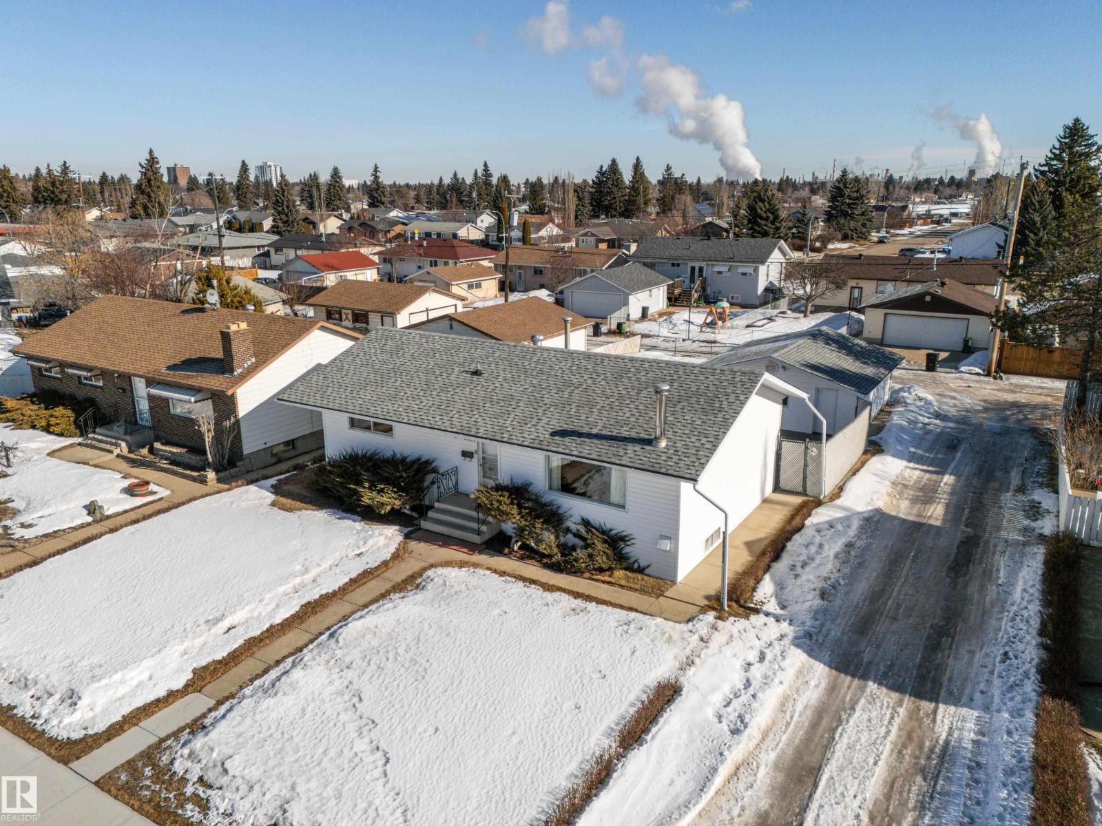 9251 69a St Nw, Edmonton, Alberta  T6B 1W1 - Photo 3 - E4477451