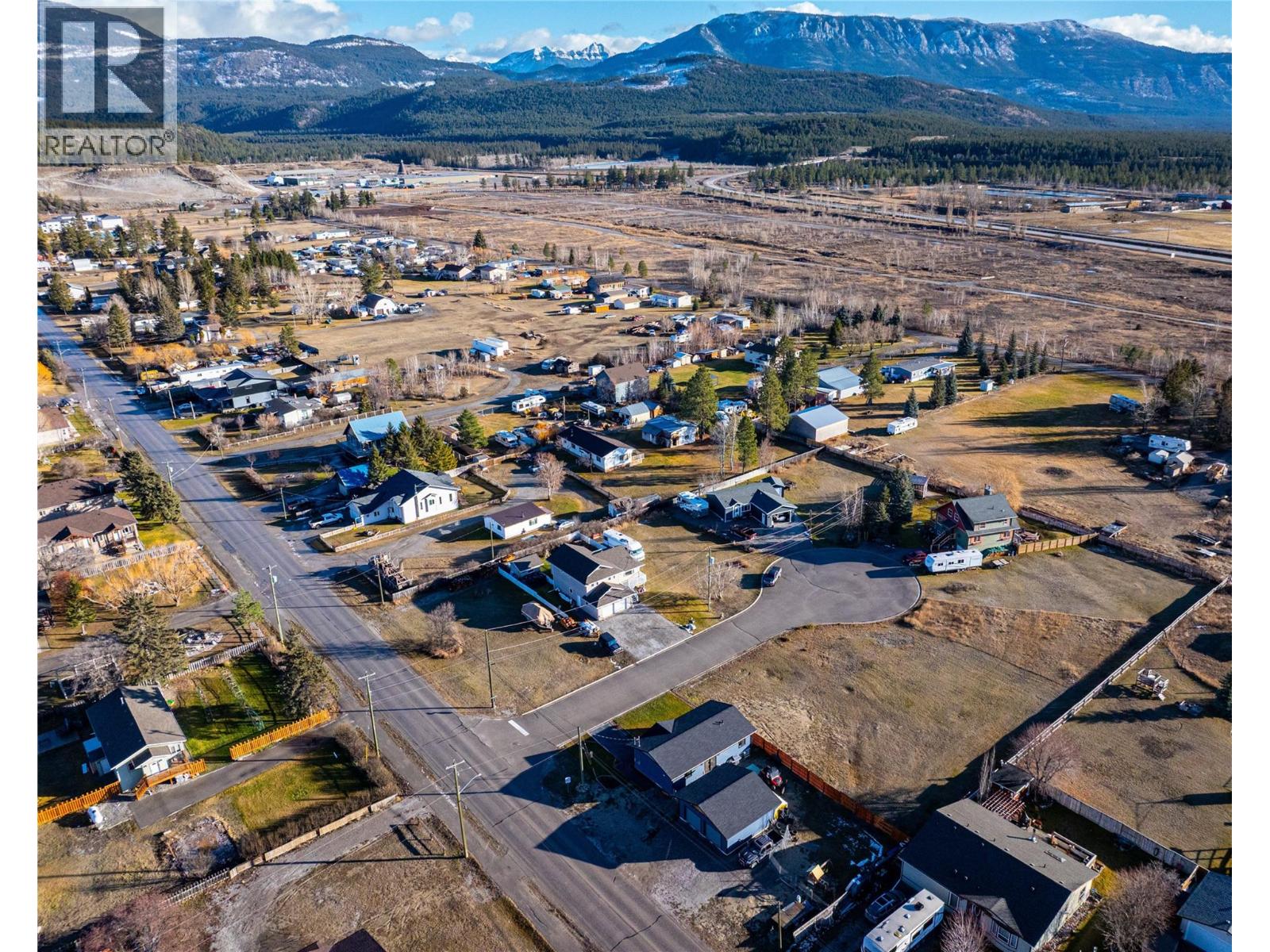 8957 Columbia View Crescent, Canal Flats, British Columbia  V0B 1B0 - Photo 6 - 10379354