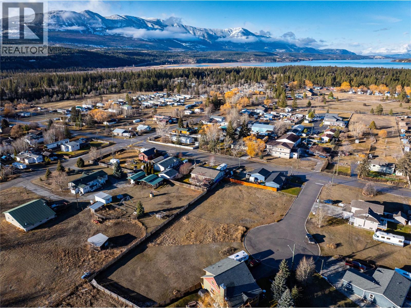 8957 Columbia View Crescent, Canal Flats, British Columbia  V0B 1B0 - Photo 5 - 10379354