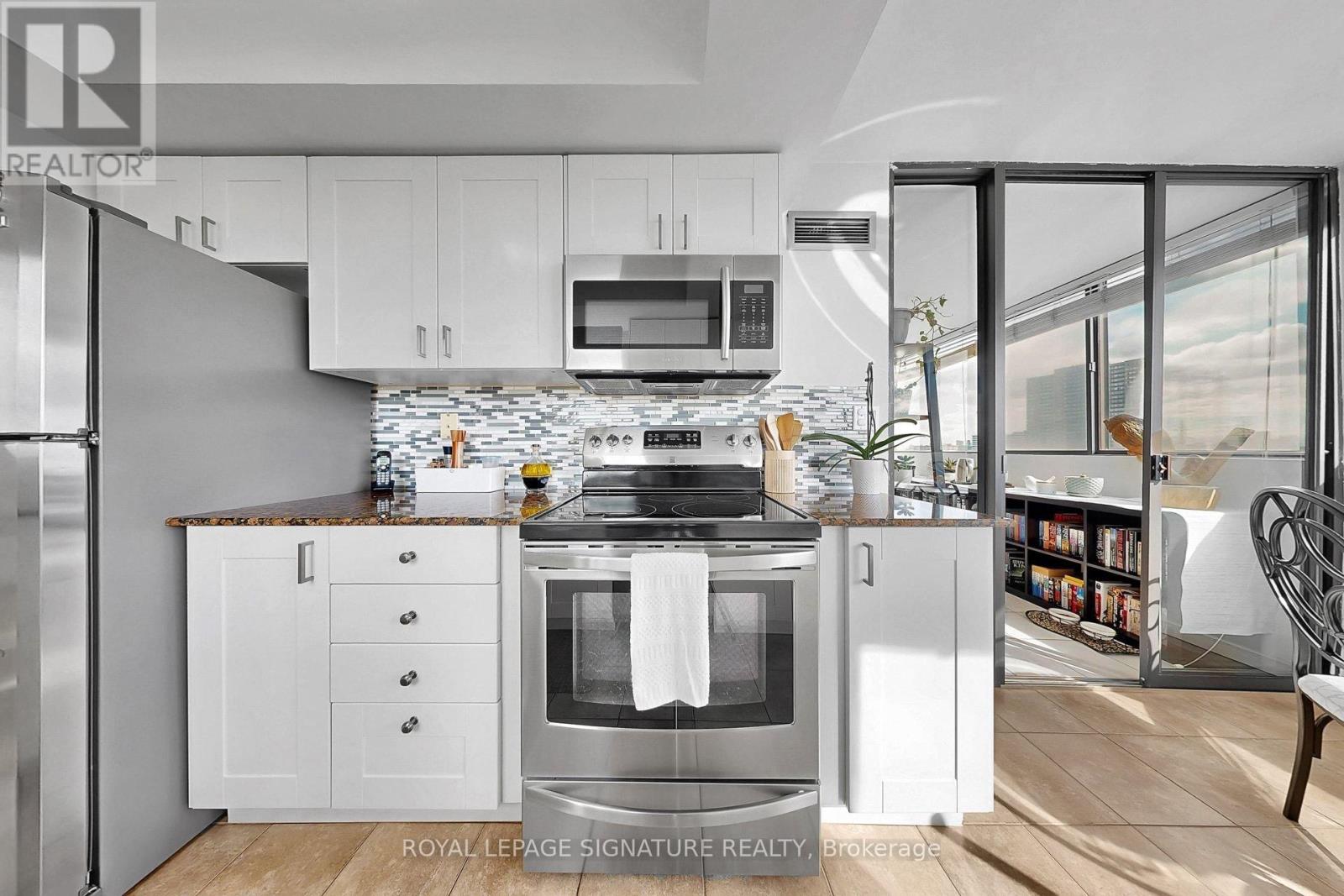 902 - 133 Torresdale Avenue, Toronto (Westminster-Branson), Ontario  M2R 3T2 - Photo 20 - C12879320