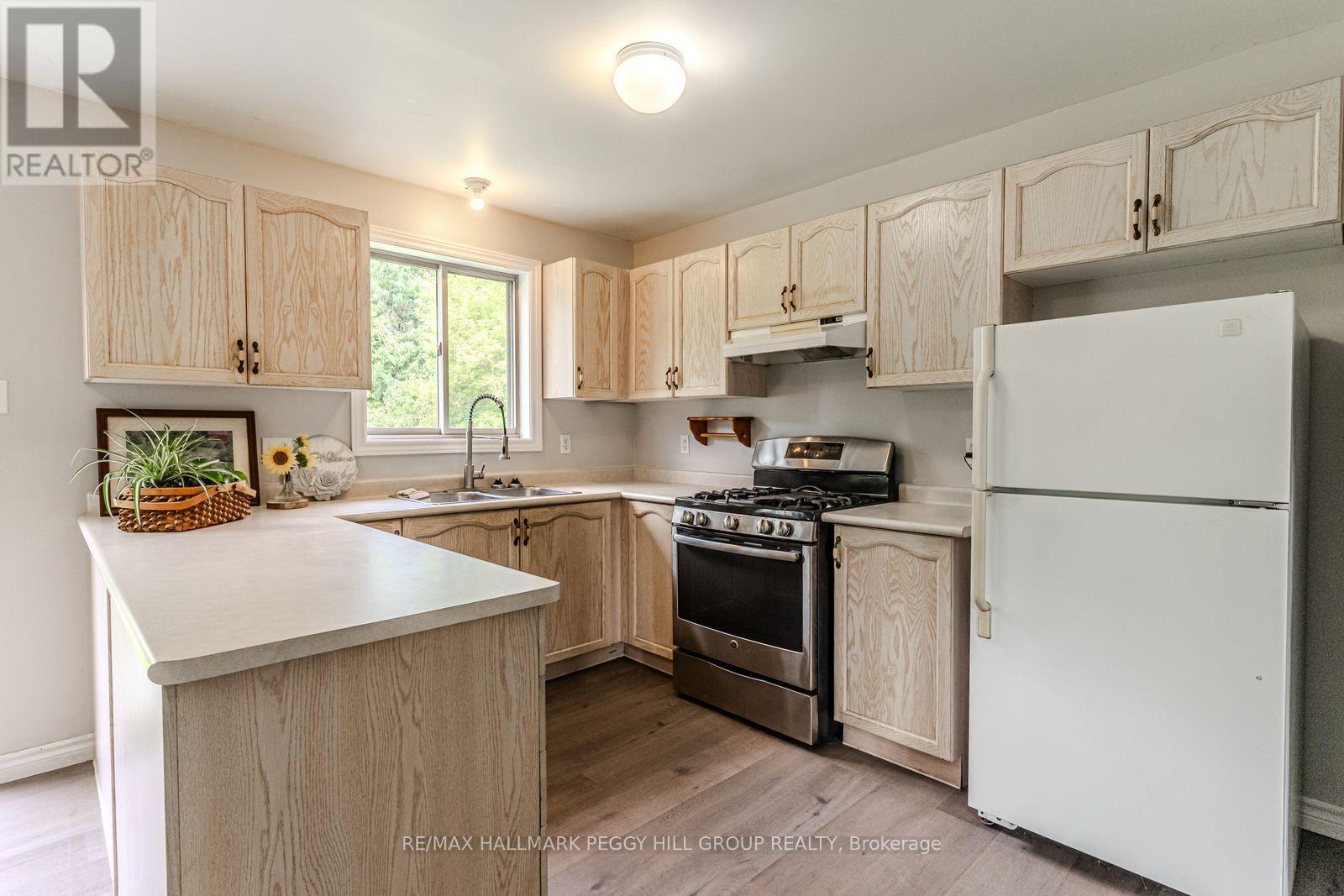 55 Marlow Circle, Springwater (Hillsdale), Ontario  L0L 1V0 - Photo 3 - S12882086