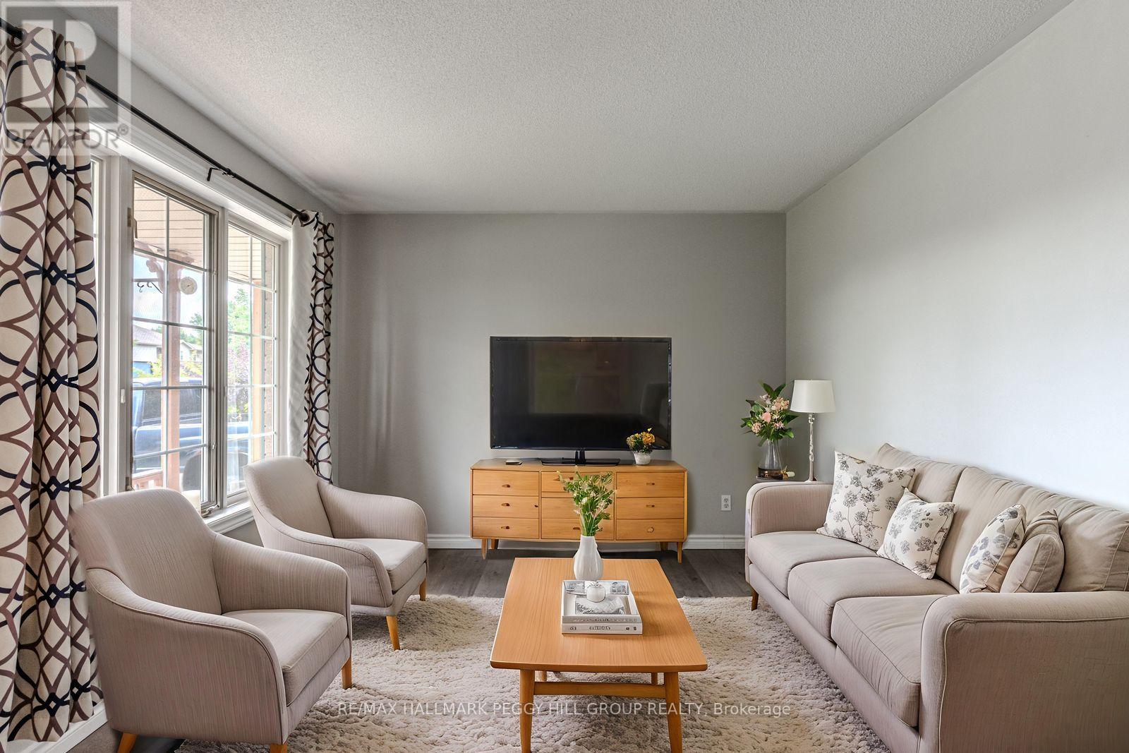 55 Marlow Circle, Springwater (Hillsdale), Ontario  L0L 1V0 - Photo 4 - S12882086