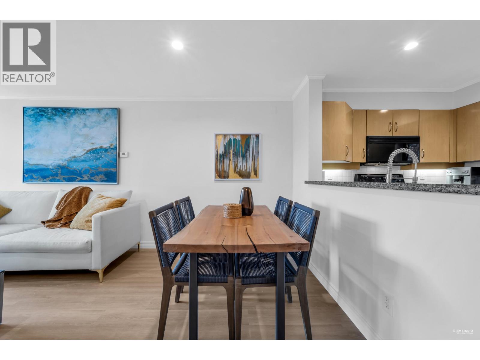 207 305 Lonsdale Avenue, North Vancouver, British Columbia  V7M 2G3 - Photo 3 - R3096996