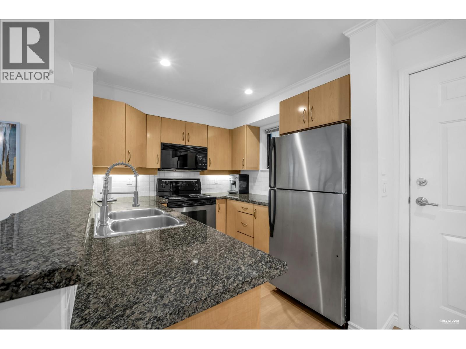 207 305 Lonsdale Avenue, North Vancouver, British Columbia  V7M 2G3 - Photo 8 - R3096996