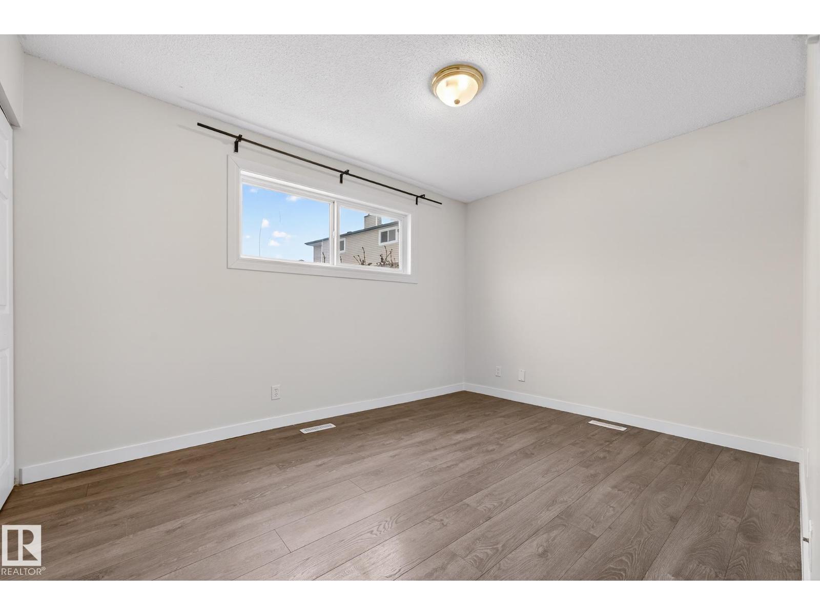 1414 Lakewood Rd W Nw, Edmonton, Alberta  T6K 3M2 - Photo 10 - E4477453