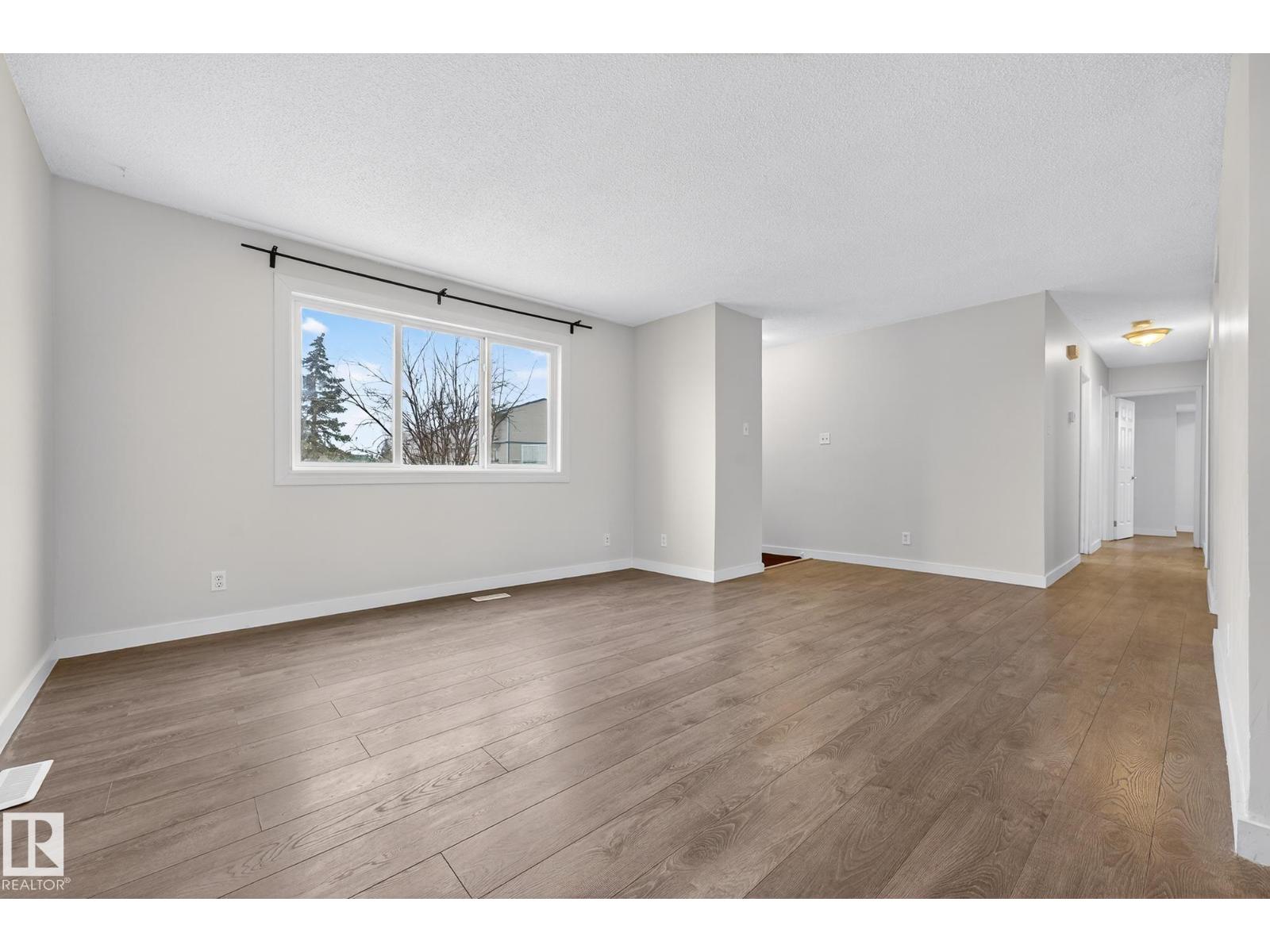 1414 Lakewood Rd W Nw, Edmonton, Alberta  T6K 3M2 - Photo 4 - E4477453