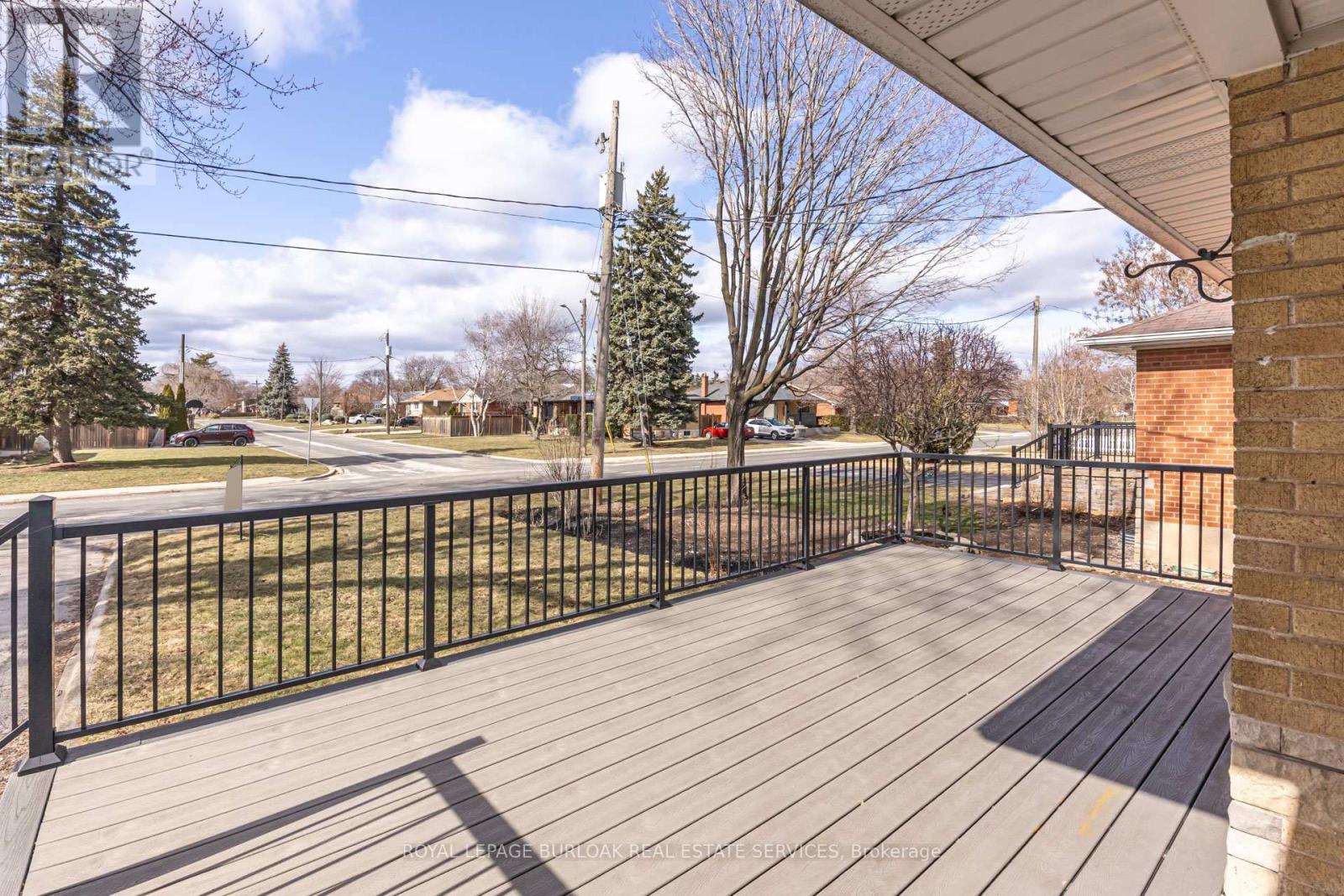 2322 Redfern Road, Burlington, Ontario  L7R 1X3 - Photo 5 - W12766376