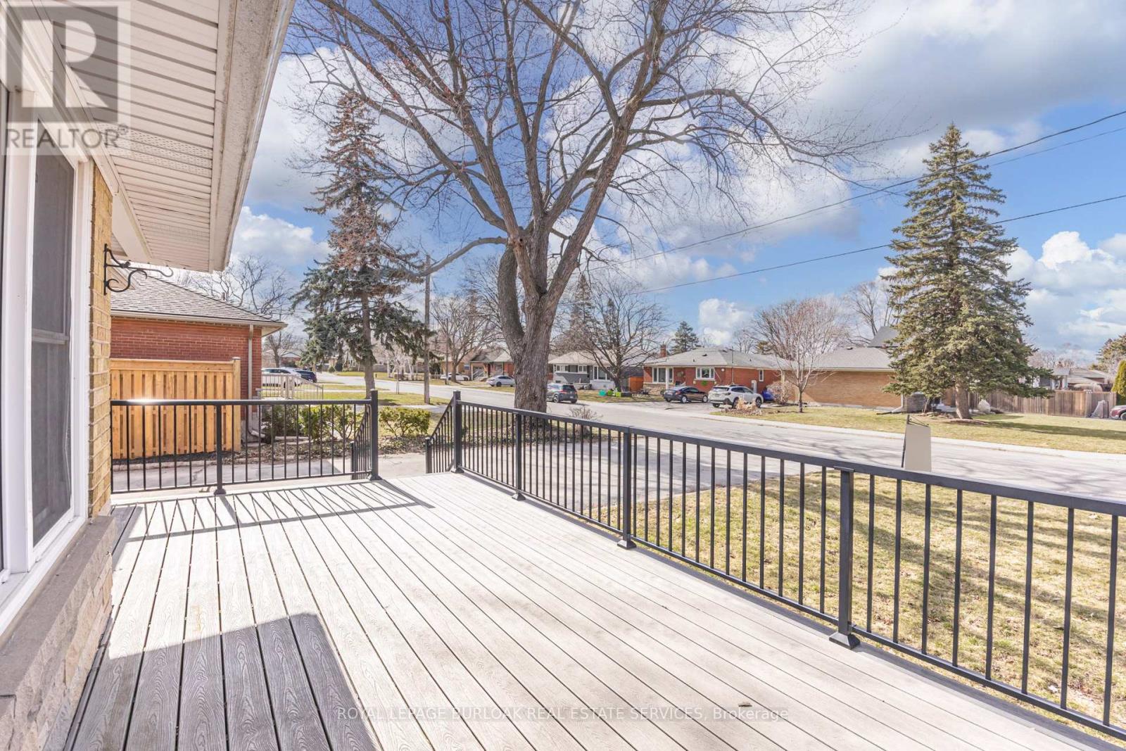 2322 Redfern Road, Burlington, Ontario  L7R 1X3 - Photo 4 - W12766376