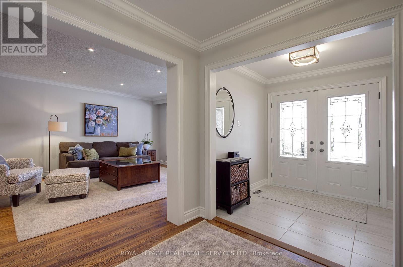 884 Silver Birch Trail, Mississauga, Ontario  L5J 4C1 - Photo 4 - W12826000