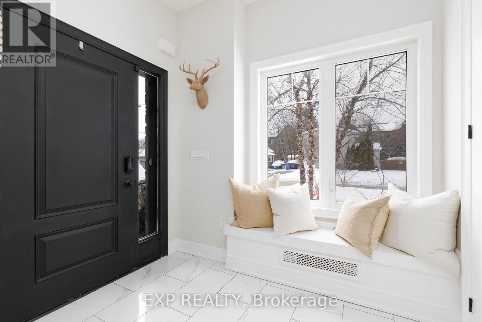 258 Andrew Street, Newmarket, Ontario  L3Y 1H2 - Photo 5 - N12723444