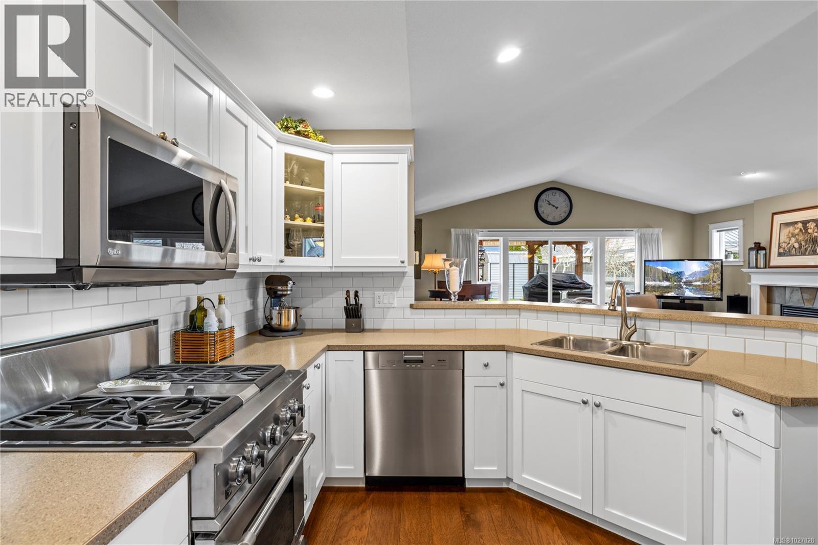 425 Day Pl, Parksville, British Columbia  V9P 1Z6 - Photo 5 - 1027828