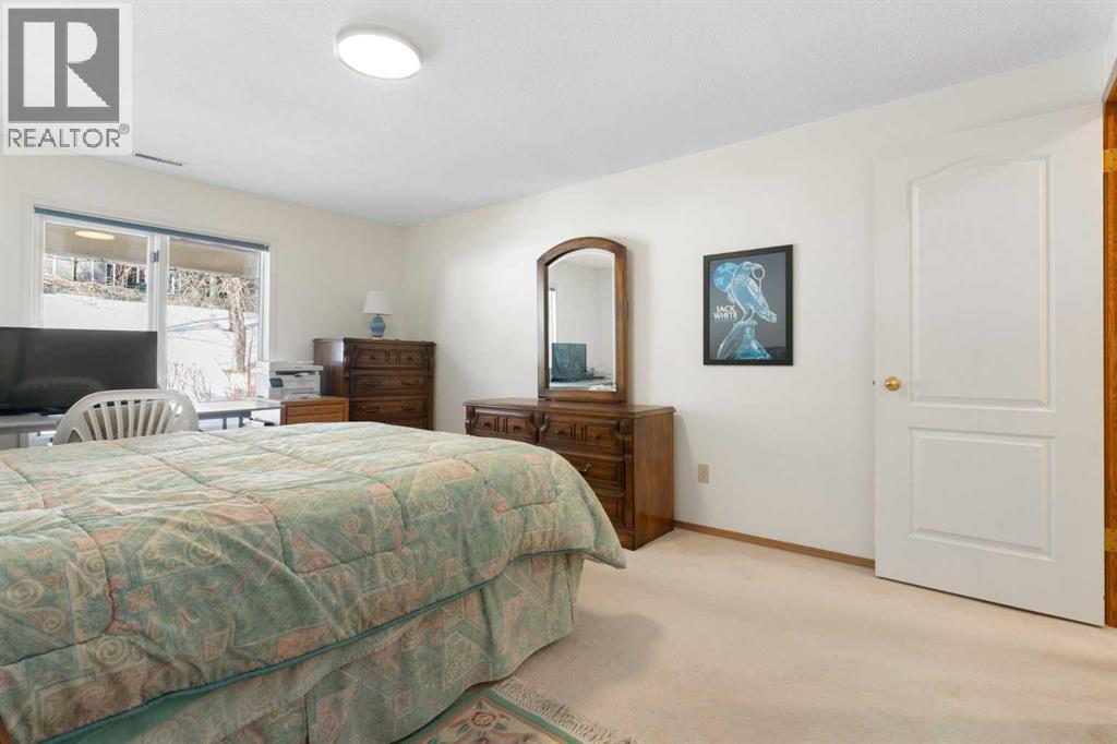 176 Christie Park Manor Sw, Calgary, Alberta  T3H 2T6 - Photo 33 - A2293322