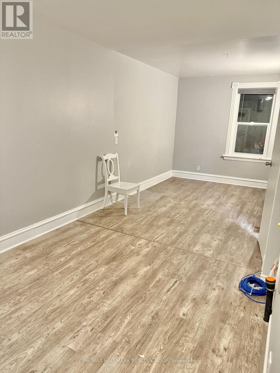 2 - 870 Somerset Street W, Ottawa, Ontario  K1R 6R7 - Photo 3 - X12882300