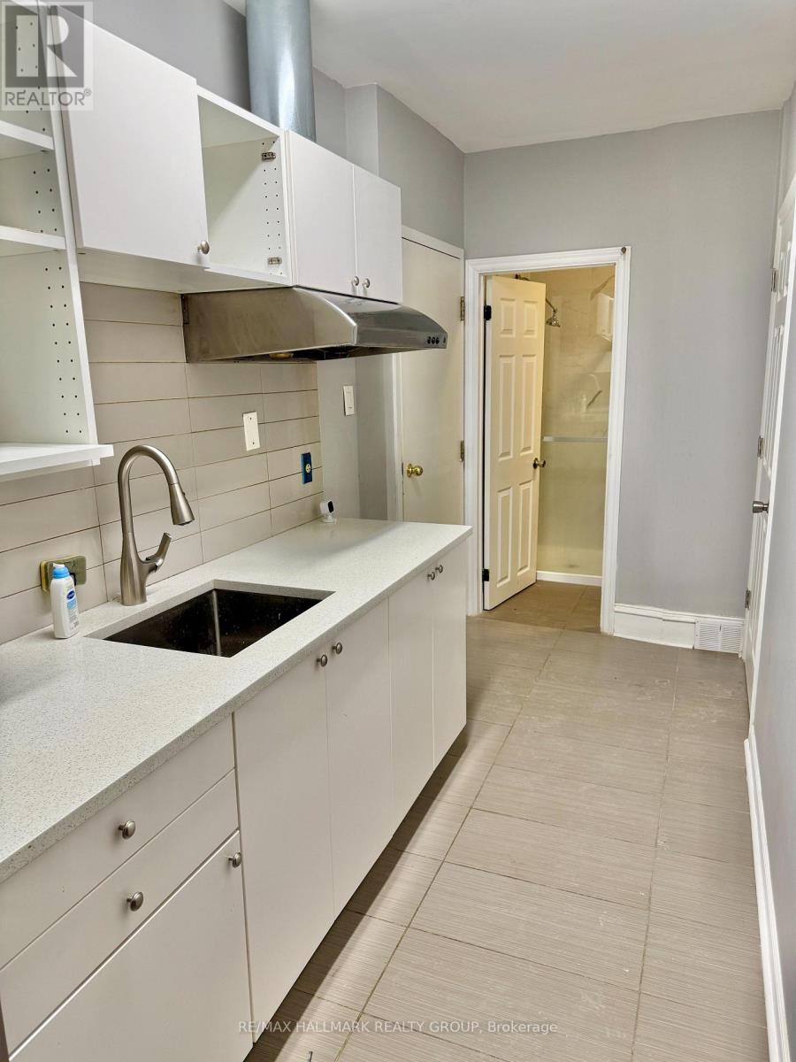 2 - 870 Somerset Street W, Ottawa, Ontario  K1R 6R7 - Photo 7 - X12882300