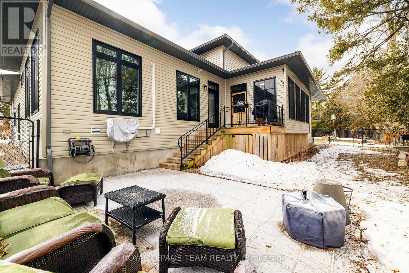 28 George Street, Westport, Ontario  K0G 1X0 - Photo 36 - X12882326