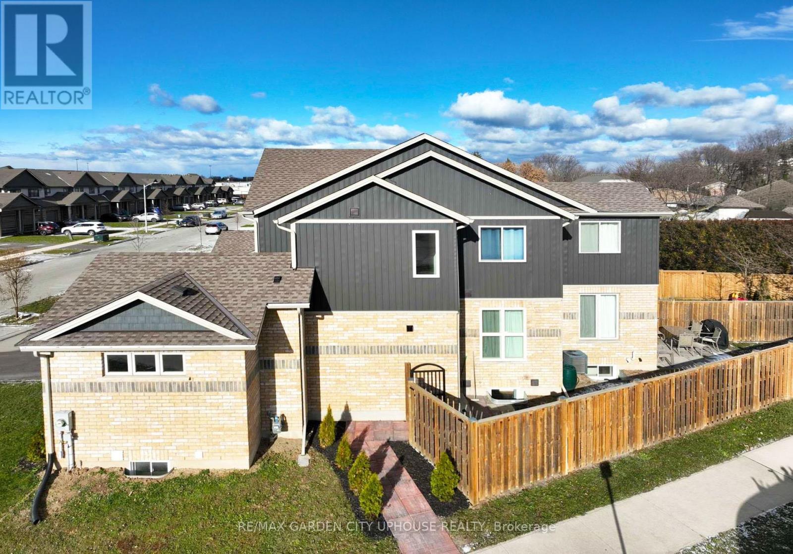 Lower - 11 Manhattan Court, St. Catharines, Ontario  L2R 0B8 - Photo 2 - X12882262