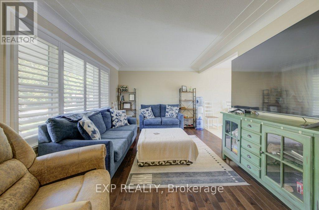 8568 Champlain Drive, Niagara Falls, Ontario  L2G 6Y6 - Photo 3 - X12882240