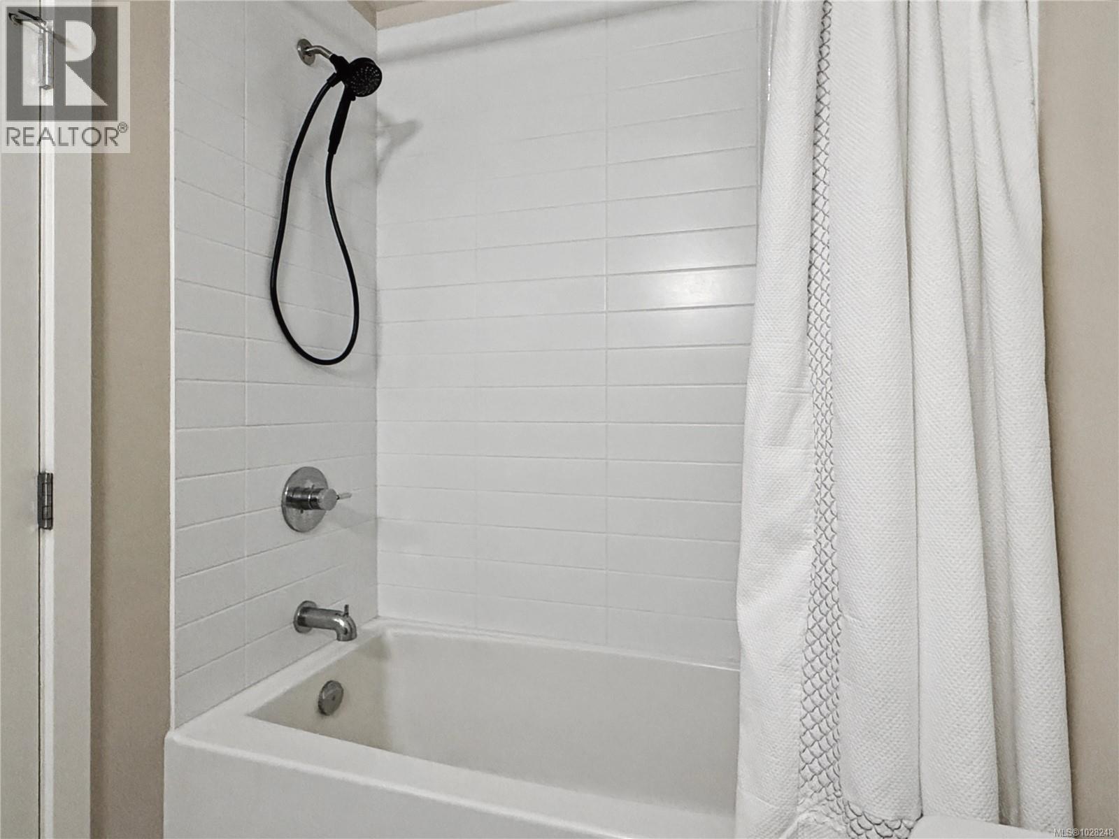 201 785 Tyee Rd, Victoria, British Columbia  V9A 7R5 - Photo 11 - 1028248