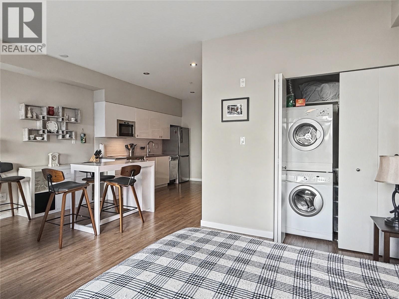 201 785 Tyee Rd, Victoria, British Columbia  V9A 7R5 - Photo 8 - 1028248