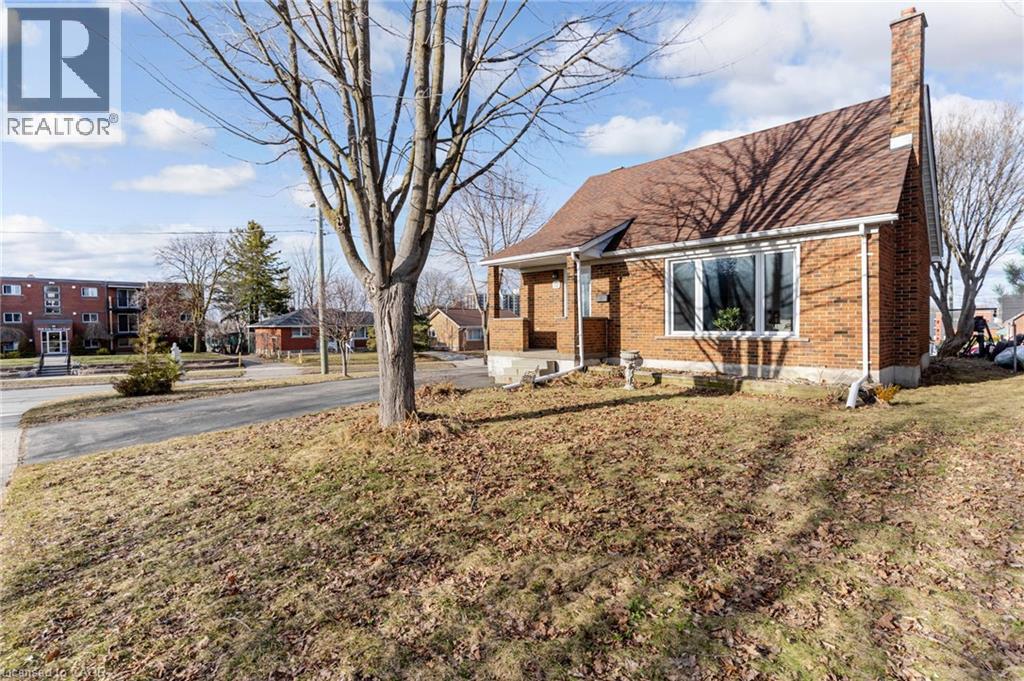 52 Dover Street, Waterloo, Ontario  N2J 1Z1 - Photo 3 - 40812009