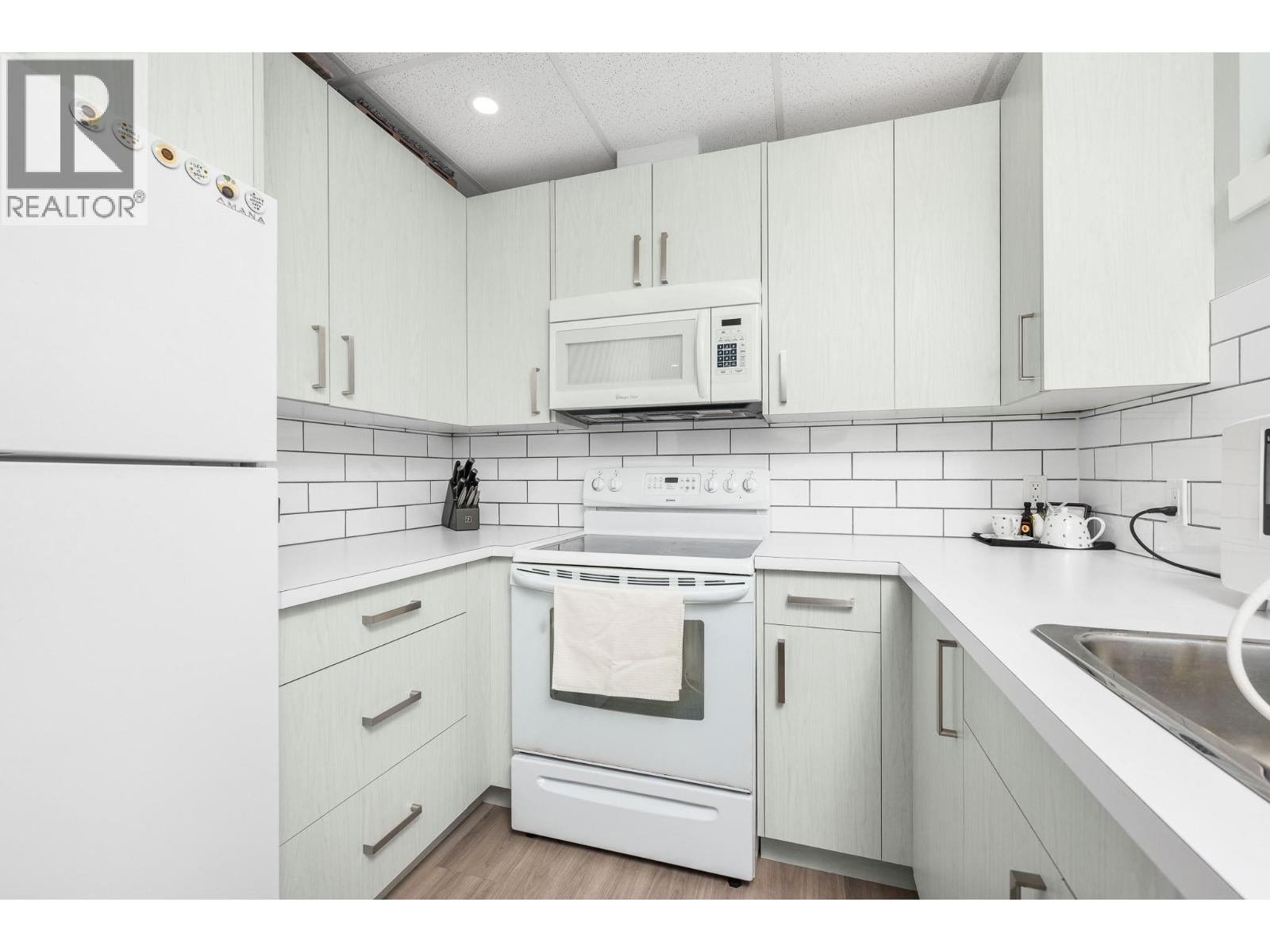 6689 Southwind Road, Vernon, British Columbia  V1H 1B7 - Photo 34 - 10378770