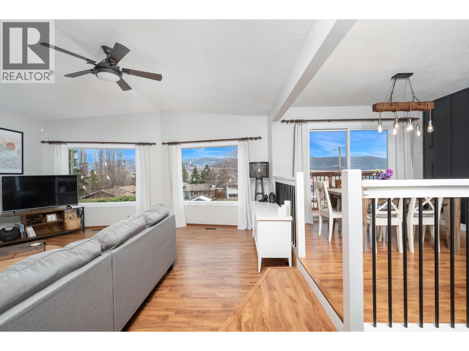 6689 Southwind Road, Vernon, British Columbia  V1H 1B7 - Photo 5 - 10378770