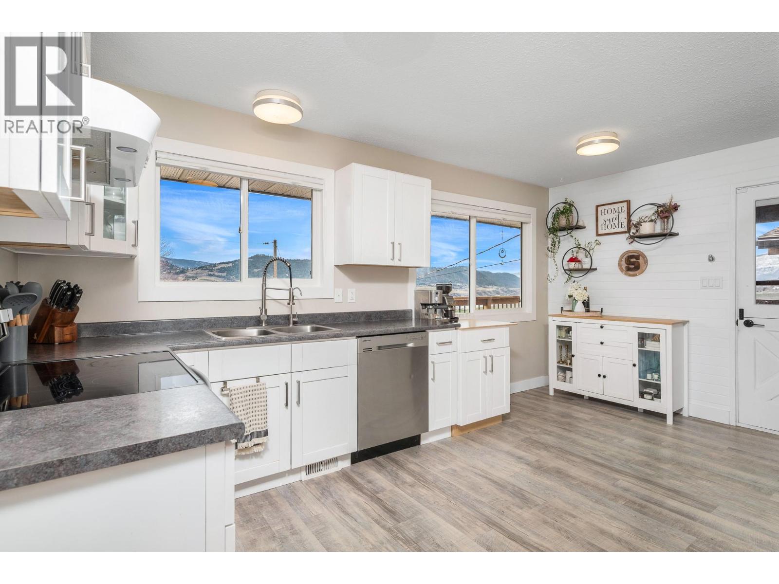 6689 Southwind Road, Vernon, British Columbia  V1H 1B7 - Photo 12 - 10378770