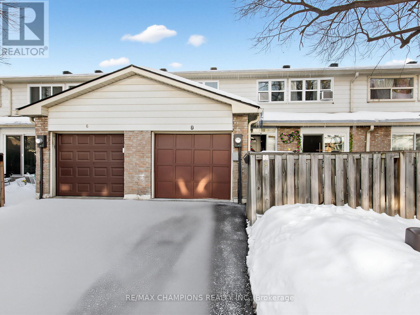 8 CLIFF FERNWAY, Toronto, Ontario