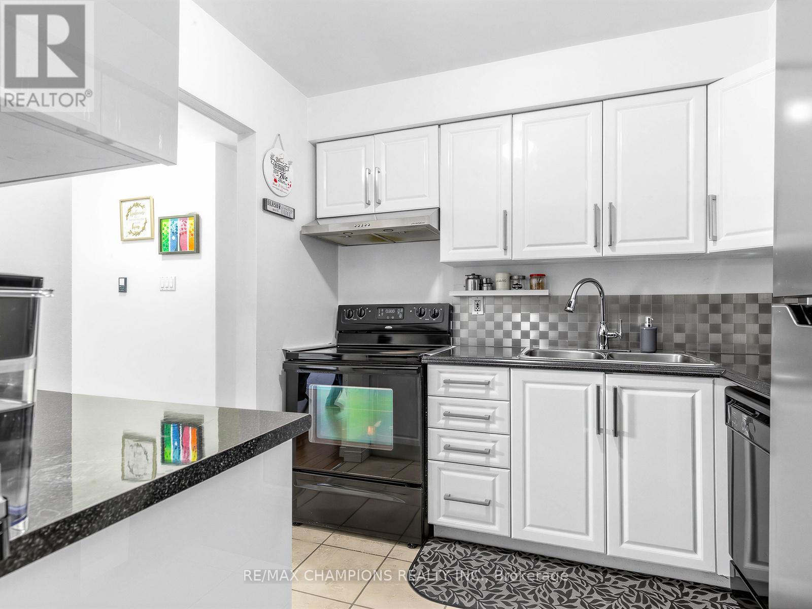 8 Cliff Fernway, Toronto, Ontario  M2J 4L7 - Photo 10 - C12882200