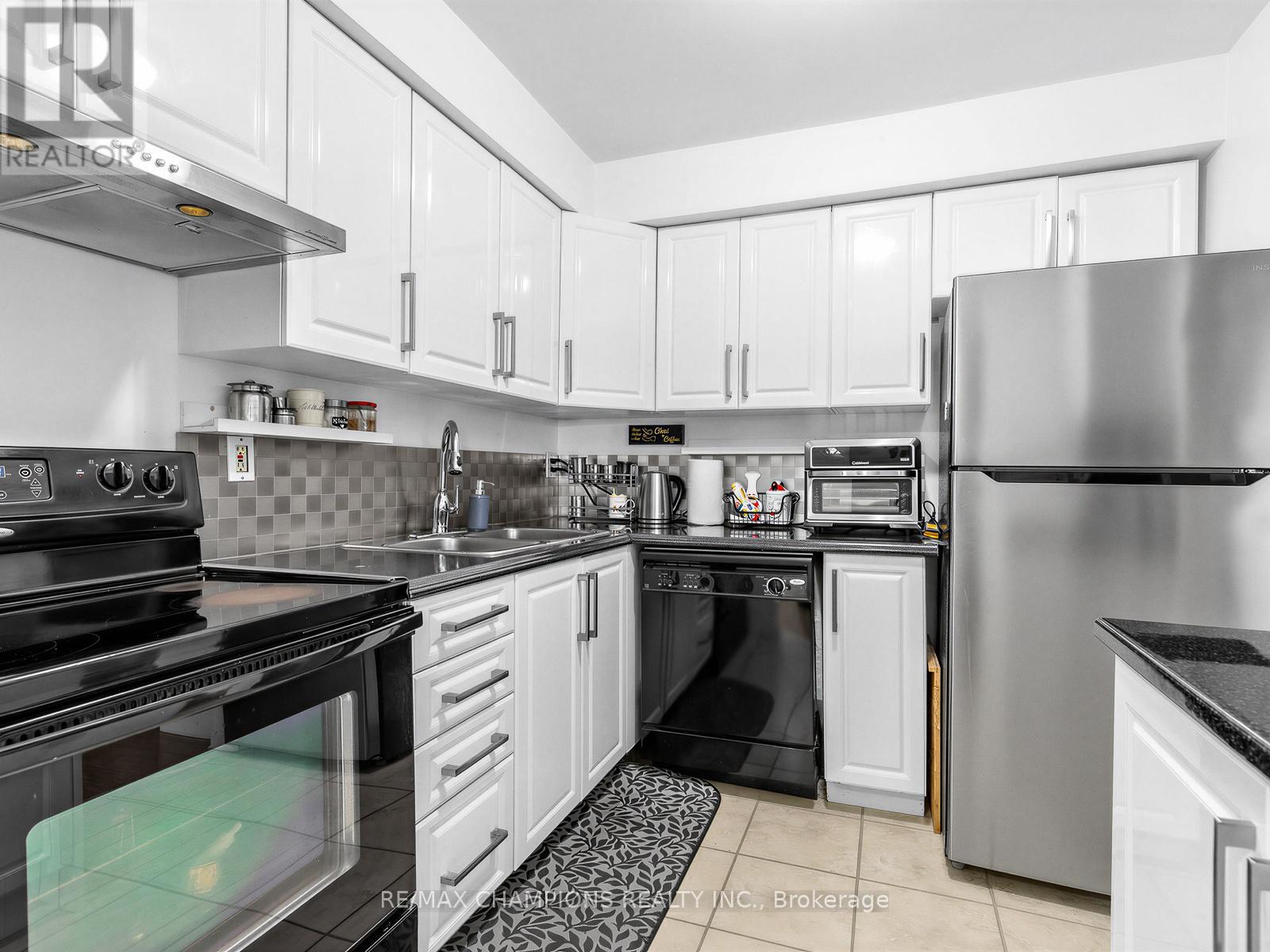 8 Cliff Fernway, Toronto, Ontario  M2J 4L7 - Photo 11 - C12882200