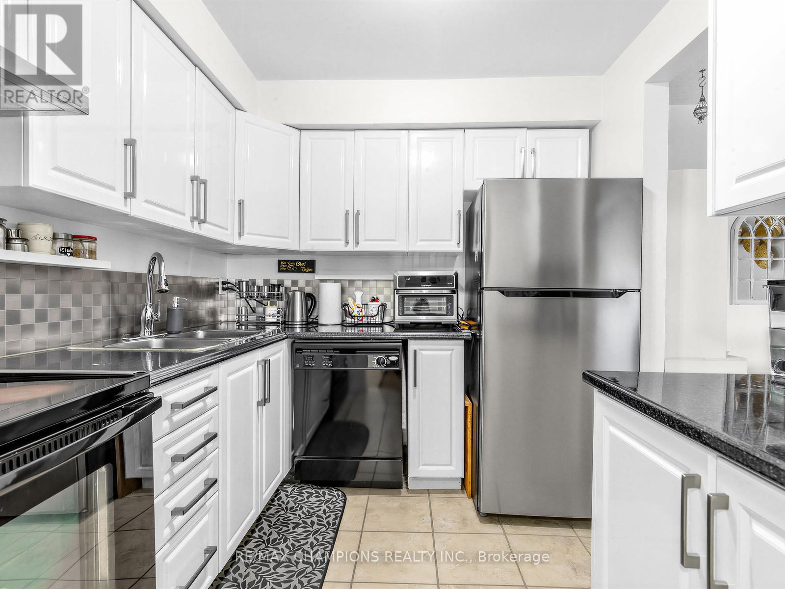 8 Cliff Fernway, Toronto, Ontario  M2J 4L7 - Photo 12 - C12882200