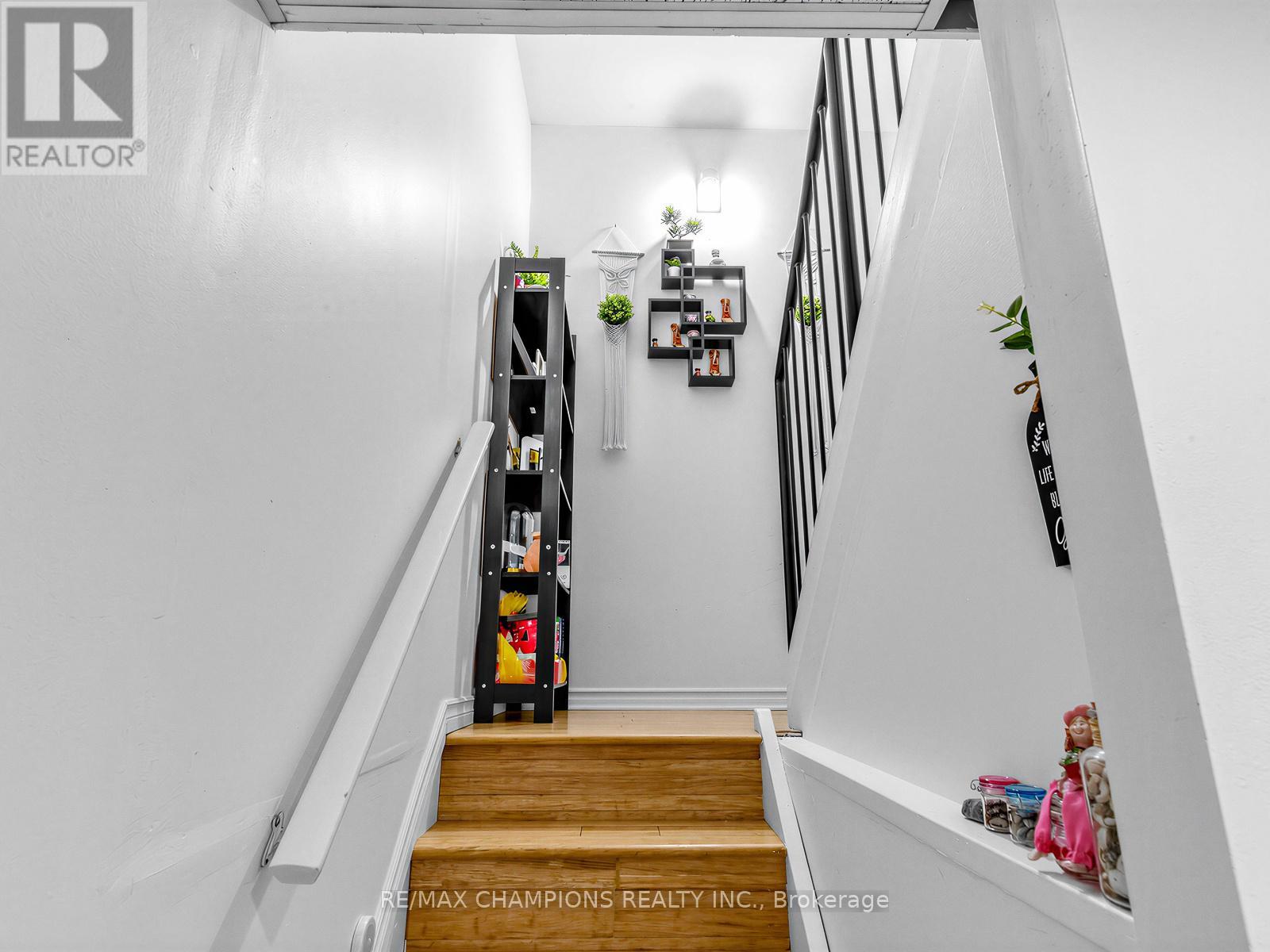 8 Cliff Fernway, Toronto, Ontario  M2J 4L7 - Photo 13 - C12882200