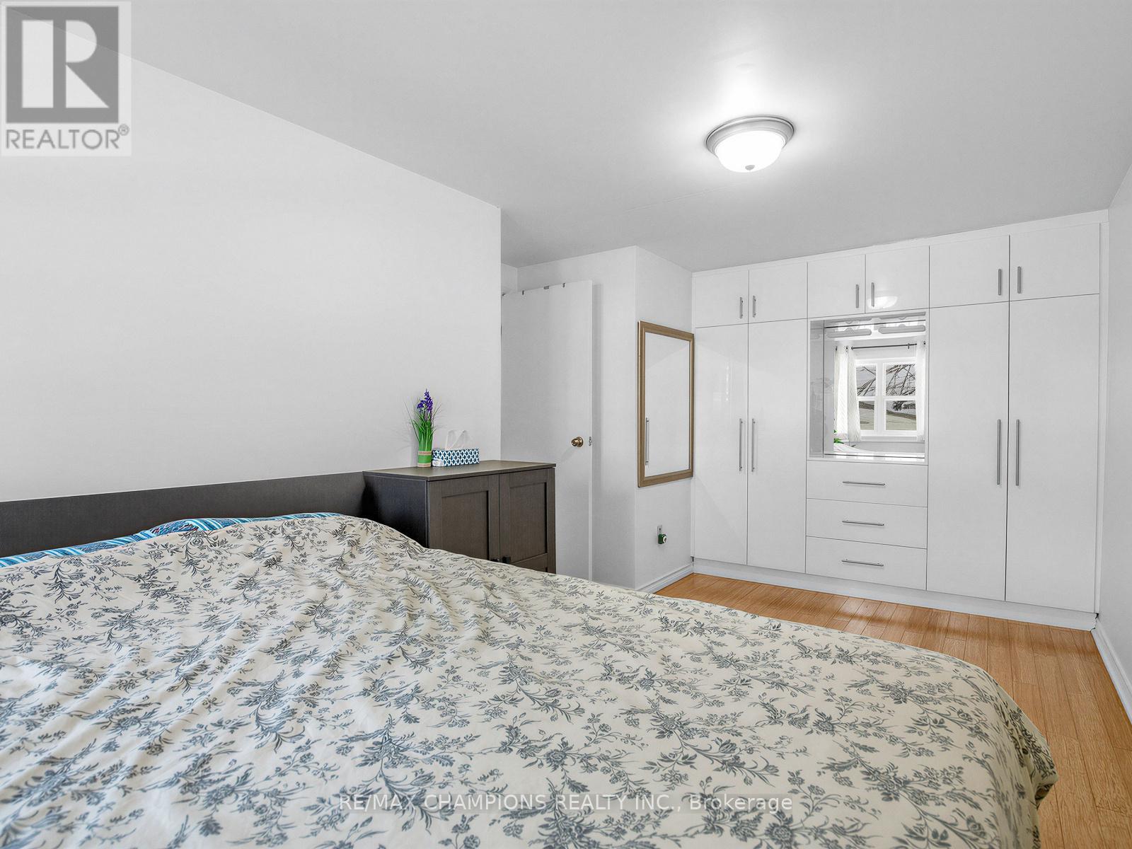 8 Cliff Fernway, Toronto, Ontario  M2J 4L7 - Photo 19 - C12882200