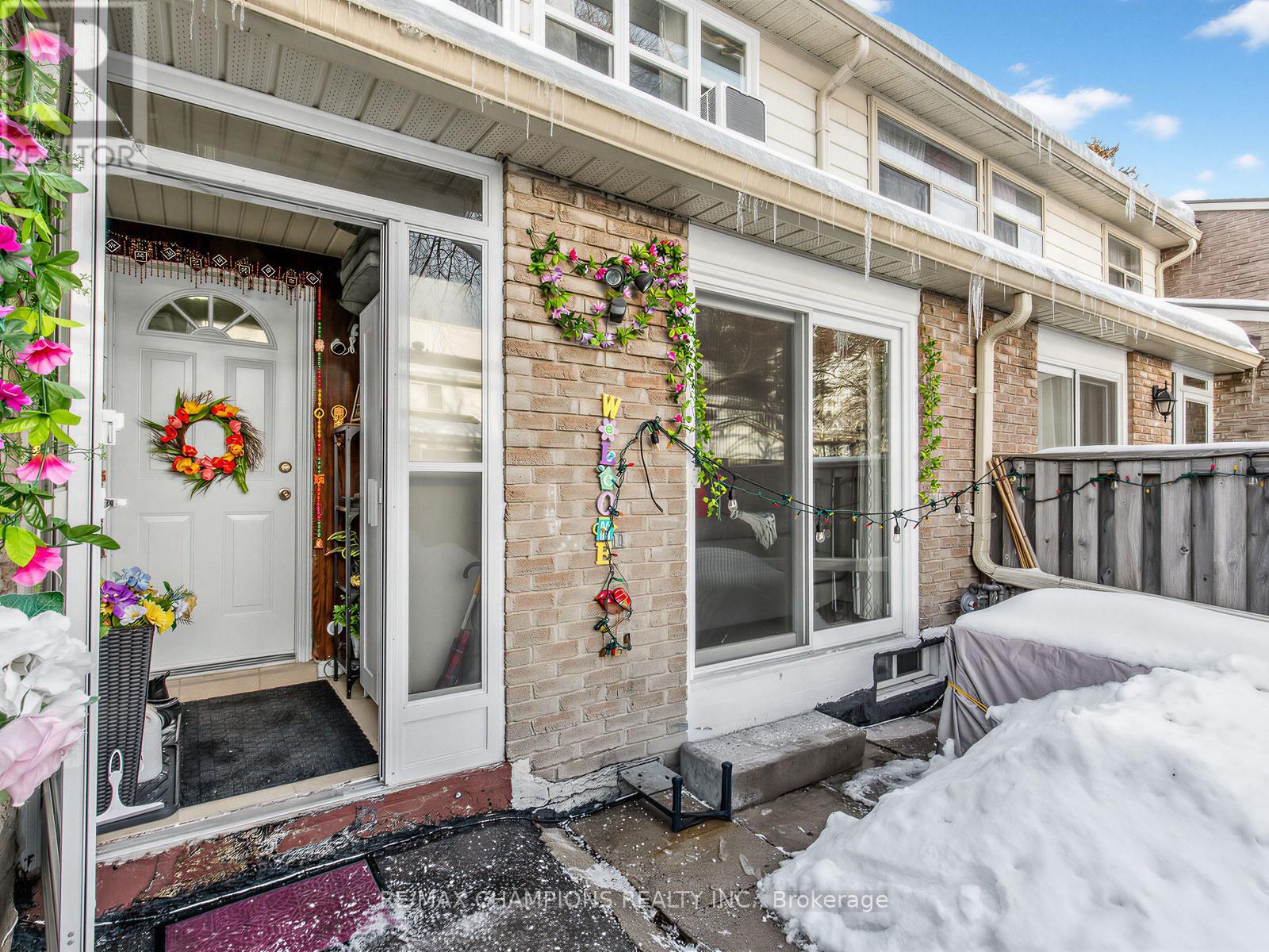 8 Cliff Fernway, Toronto, Ontario  M2J 4L7 - Photo 2 - C12882200