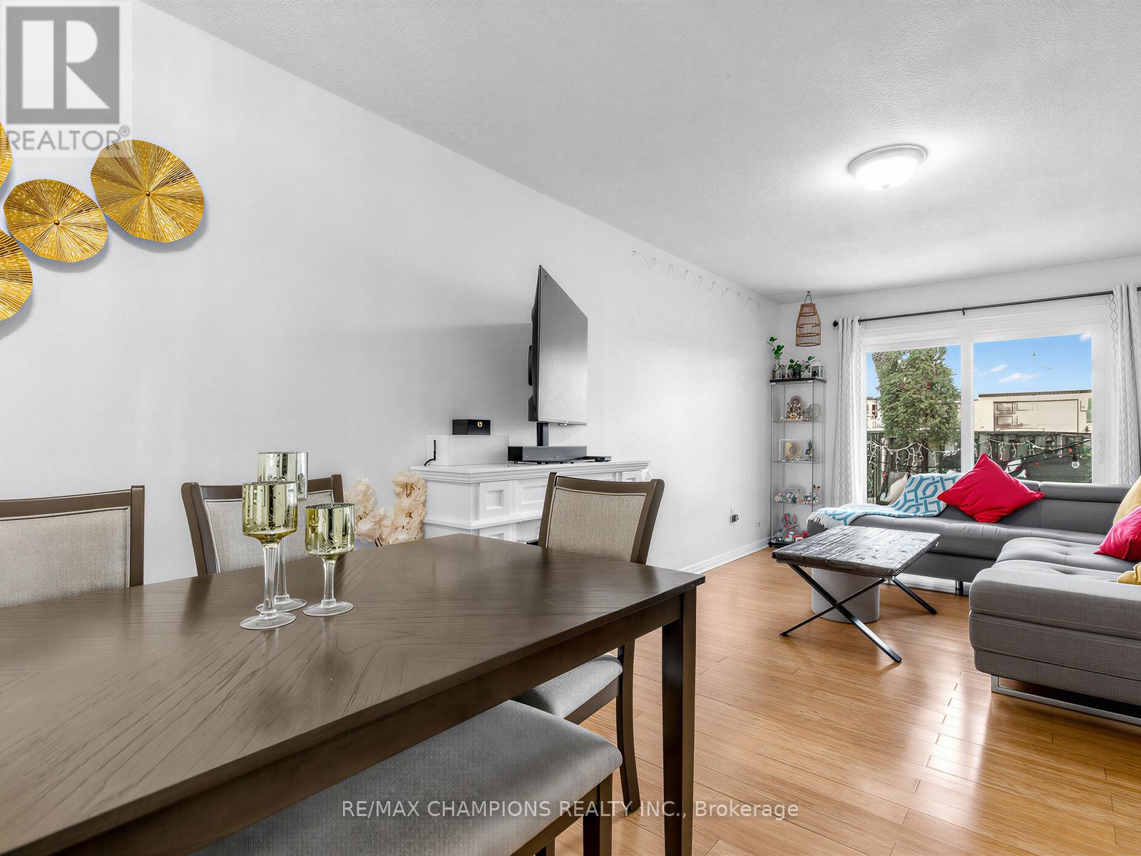 8 Cliff Fernway, Toronto, Ontario  M2J 4L7 - Photo 6 - C12882200