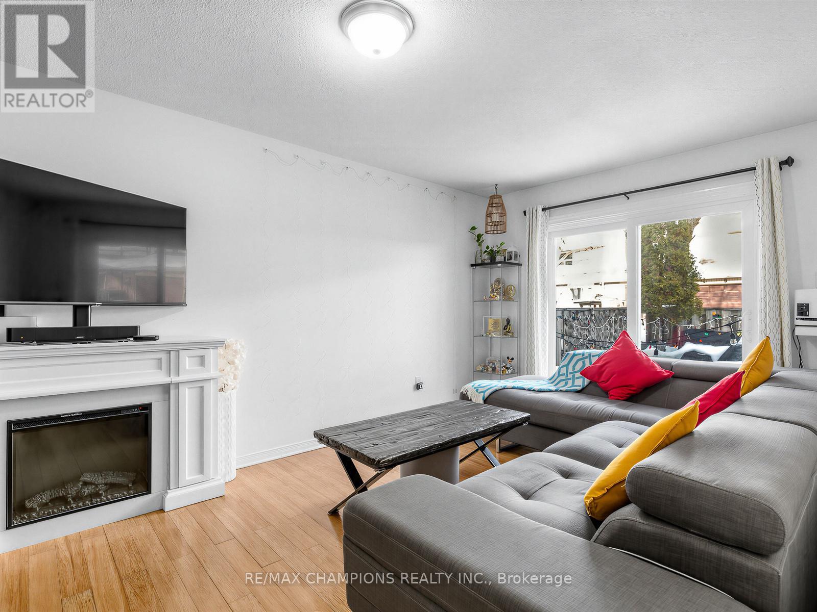 8 Cliff Fernway, Toronto, Ontario  M2J 4L7 - Photo 7 - C12882200