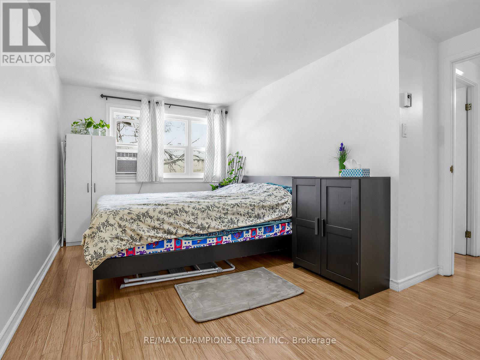 8 Cliff Fernway, Toronto, Ontario  M2J 4L7 - Photo 9 - C12882200