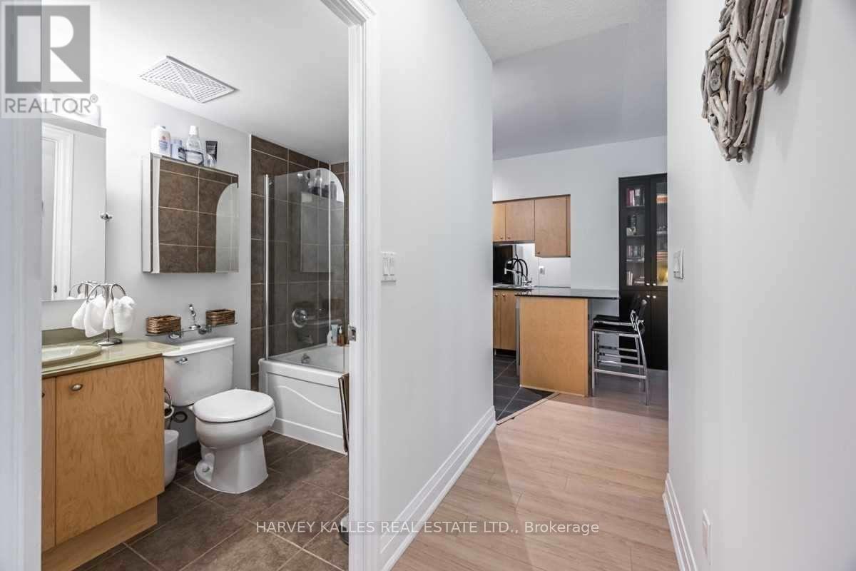 201 - 8 Scollard Street, Toronto (Annex), Ontario  M5R 1M2 - Photo 2 - C12882334