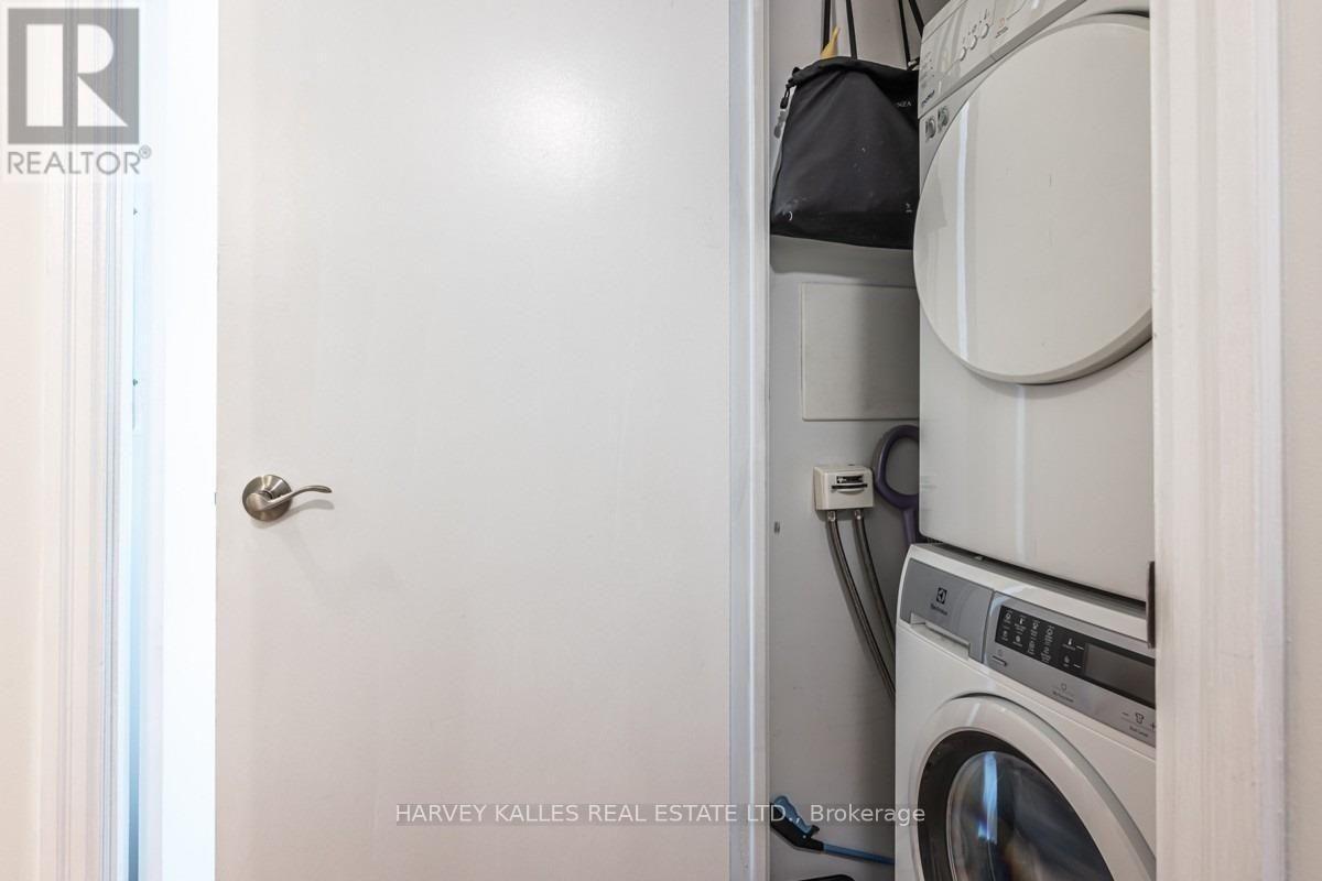 201 - 8 Scollard Street, Toronto (Annex), Ontario  M5R 1M2 - Photo 3 - C12882334